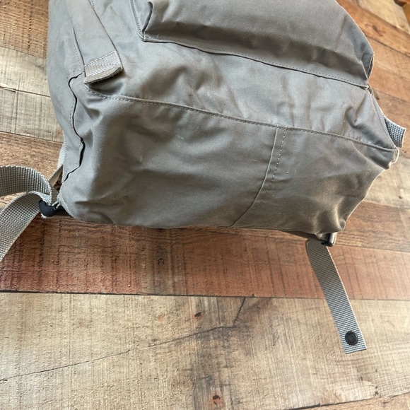 Fjallraven Kanken Backpack | Light Gray - Picture 3 of 6